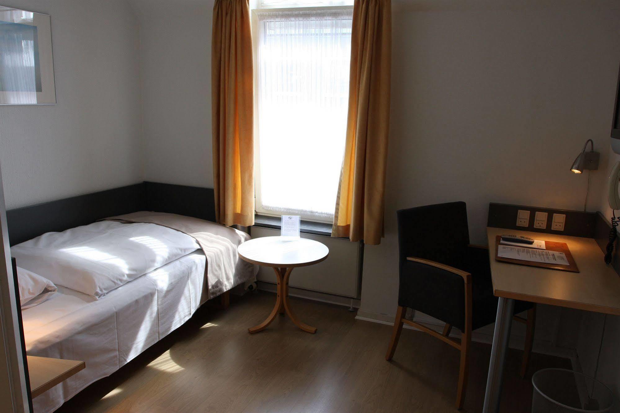 Nattergalen 3*